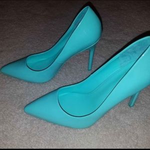 Never worn teal shoes. Size 8